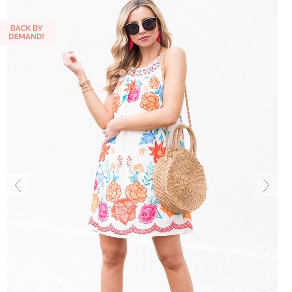 Boutique floral dress 🌸 - Picture 3 of 6